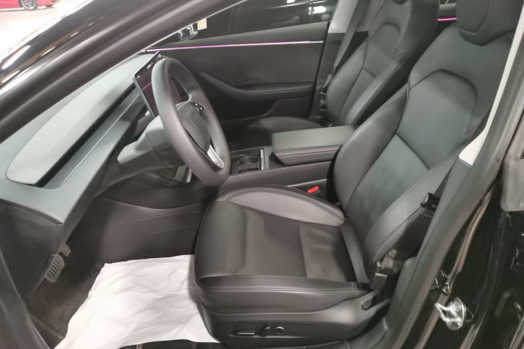 特斯拉 Model 3 2023款 长续航全轮驱动版中控内饰19