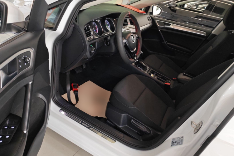 大众 高尔夫 2019款 200TSI DSG舒适进取版 国VI中控内饰7003