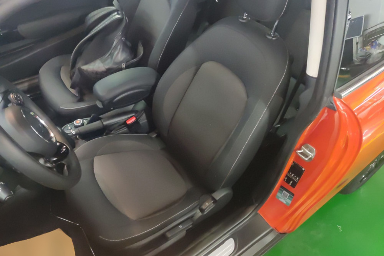 MINI 2019款 1.5T ONE PLUS局部细节19