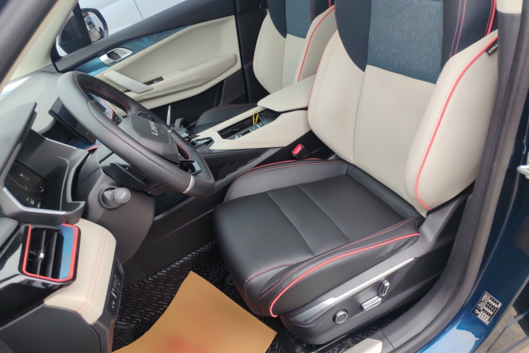 领克06 2020款 1.5T 耀Halo中控内饰19