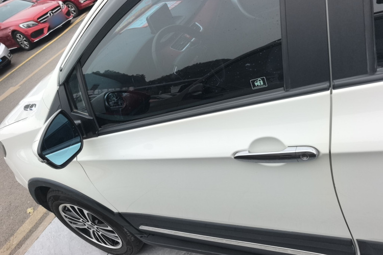 哈弗H1 2015款 1.5L AMT尊贵型车身外观6003