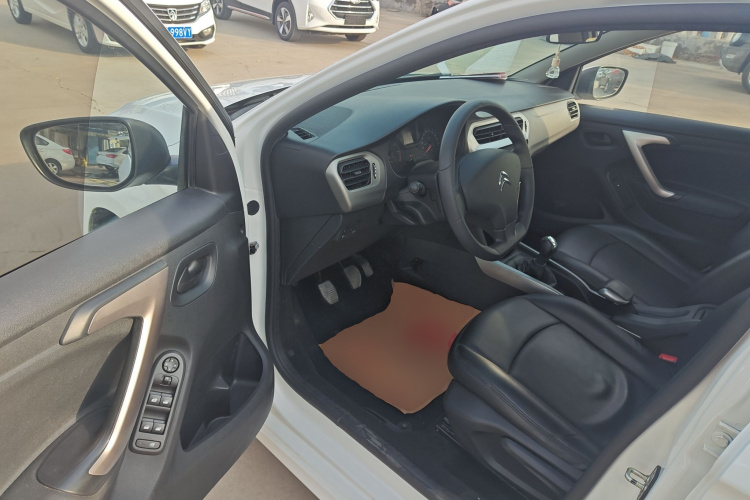 雪铁龙 爱丽舍 2017款 1.6L 手动时尚型中控内饰20