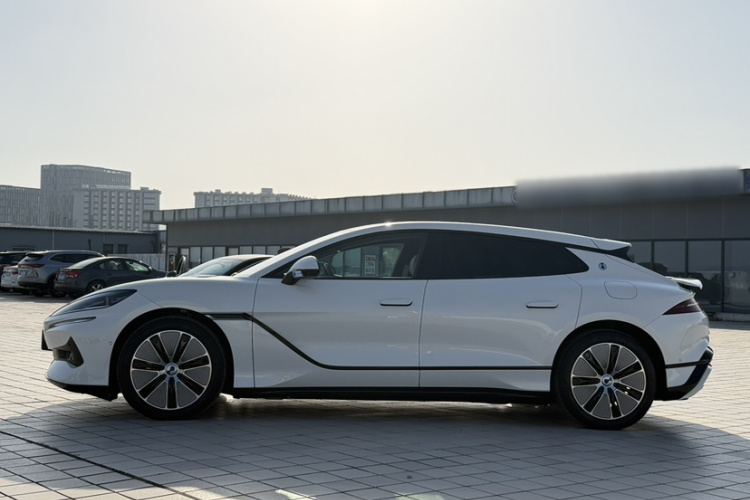 腾势Z9GT 2024款 1100四驱Max版车身外观6005