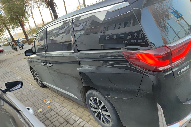 广汽传祺 传祺M8 2023款 领秀系列 390T 豪华版车身外观6003