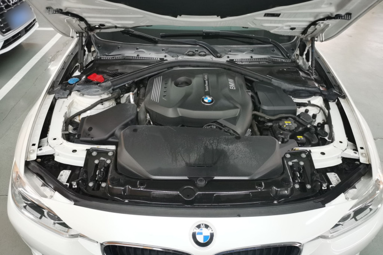 宝马3系 2017款 320Li 时尚型机舱底盘24