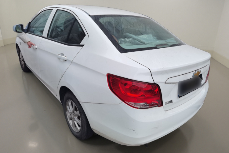 雪佛兰 2015款 赛欧3 1.3L AMT理想版车身外观5