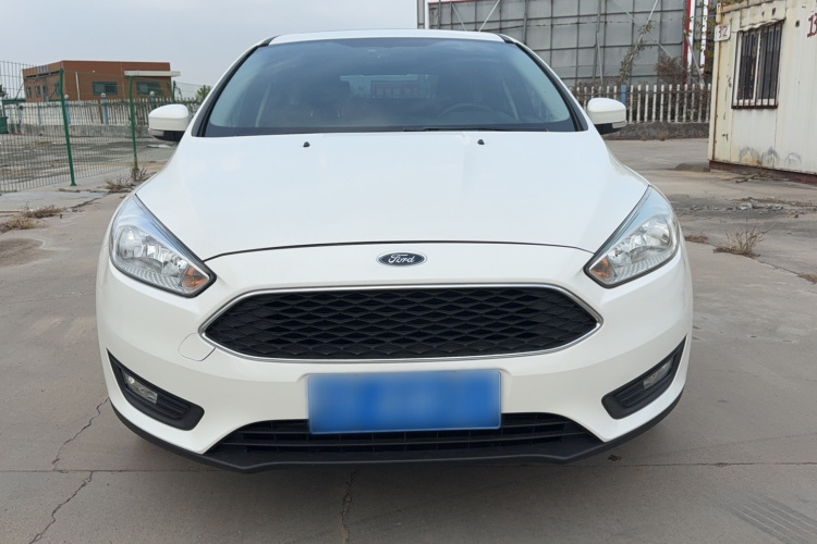 福特 福克斯 2018款 两厢经典 1.6L 自动风尚型智行版车身外观6001