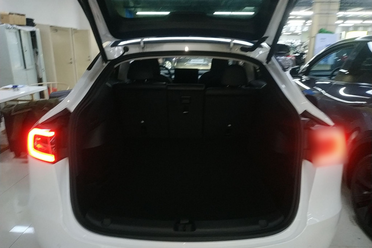 特斯拉 Model Y 2023款 长续航全轮驱动版局部细节23