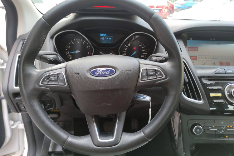 福特 福克斯 2018款 三厢经典 1.6L 自动风尚型智行版中控内饰13