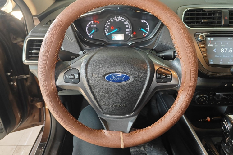 福特 福睿斯 2015款 1.5L 自动时尚型中控内饰13