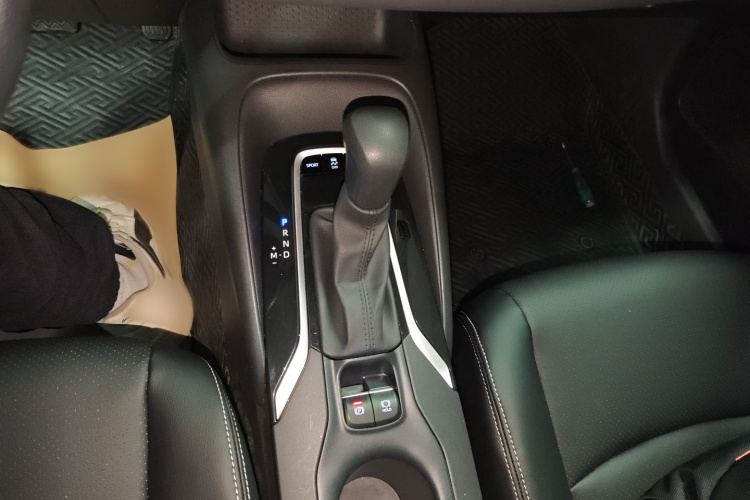 丰田 卡罗拉 2019款 1.2T S-CVT GL先锋版局部细节18