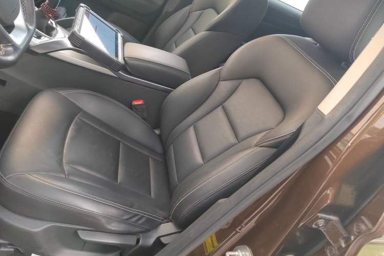 吉利汽车 博越 2016款 2.0L 手动智联型中控内饰19