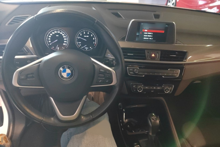 宝马X1 2019款 sDrive18Li 尊享型中控内饰7002