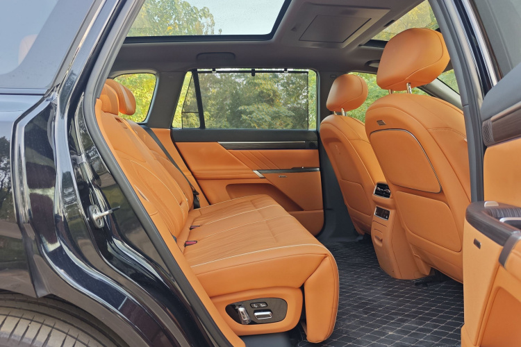 东风奕派 eπ008 2025款 210Max增程版 5座中控内饰7009