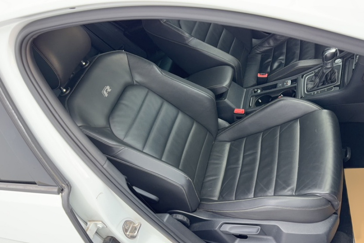 大众 高尔夫(进口) 2015款 2.0TSI R中控内饰7012