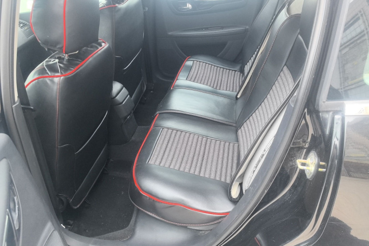 雪铁龙 世嘉 2013款 三厢 1.6L 手动品尚型中控内饰21