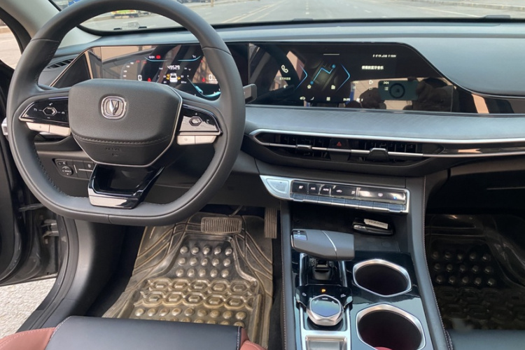 长安 逸动 2022款 PLUS 蓝鲸NE 1.4T GDI DCT尊贵版局部细节9011