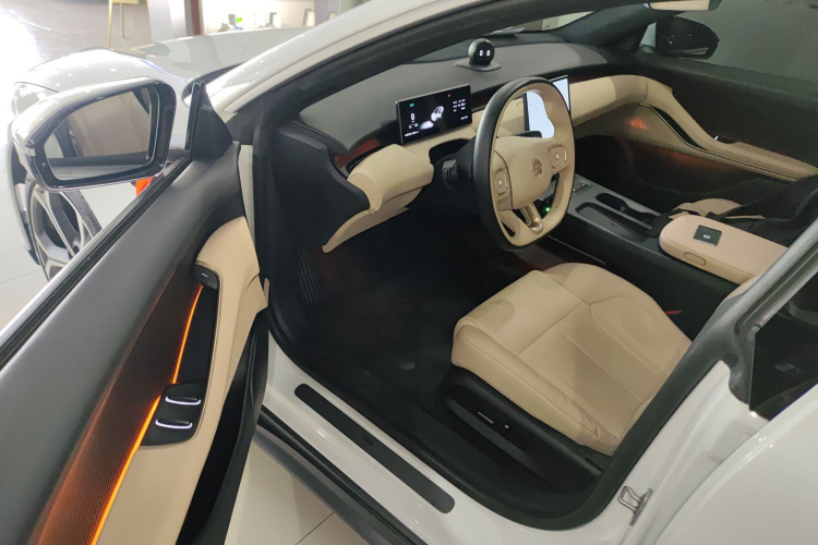 蔚来ET5 2022款 100kWh中控内饰7003