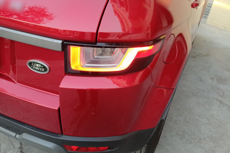 路虎 揽胜极光 2017款 2.0T 英伦锋尚版车身外观9