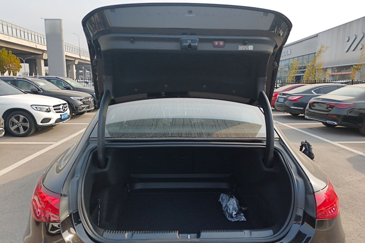 奔驰EQE 2025款 500 4MATIC 先锋版局部细节23