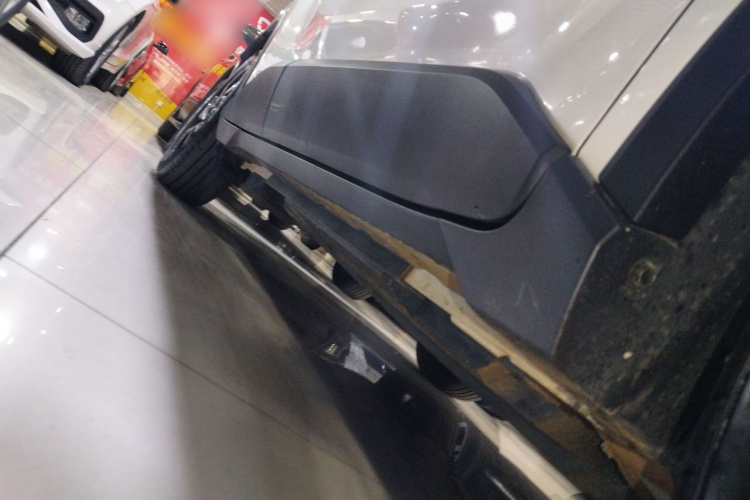 丰田C-HR 2020款 2.0L 领先版局部细节9001