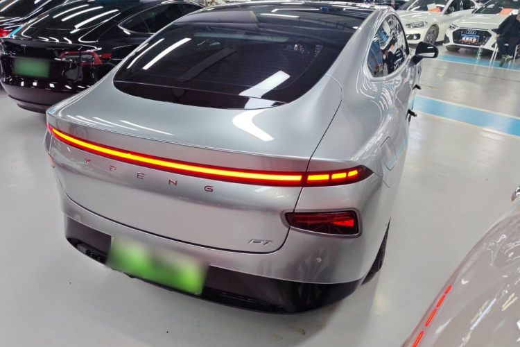 小鹏P7 2022款 670N+车身外观7