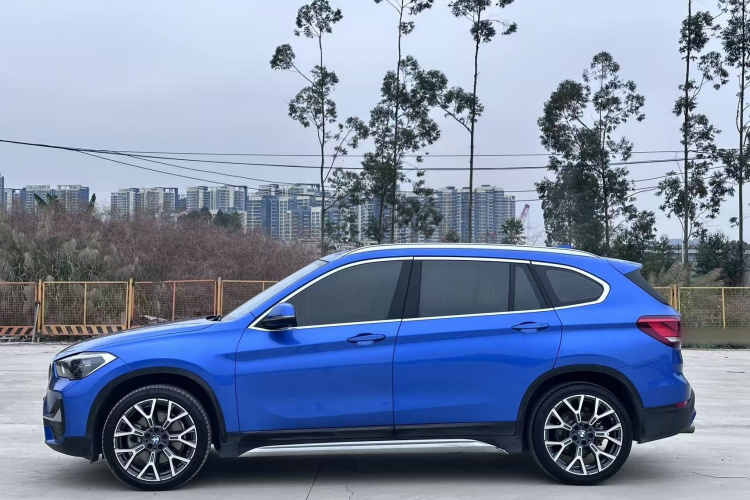 宝马X1 2020款 xDrive25Li 尊享型车身外观6008