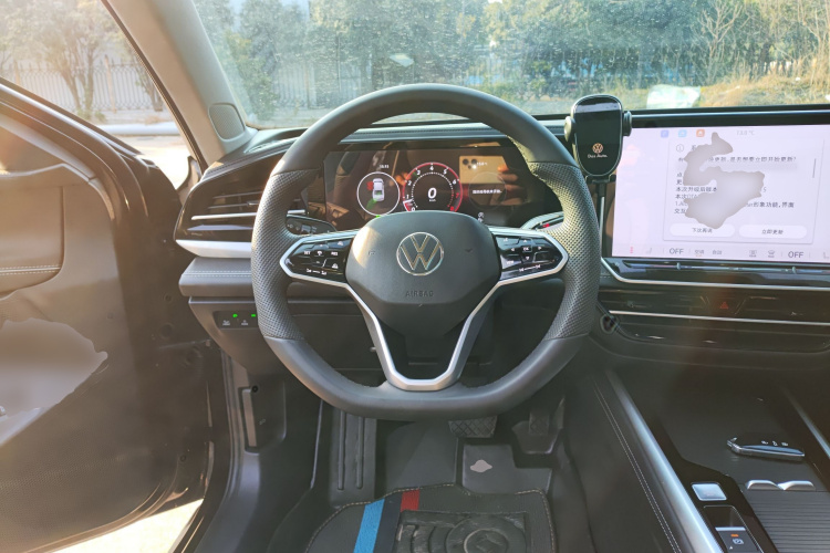 大众 帕萨特 2025款 Pro 380TSI 星空龙耀版中控内饰13