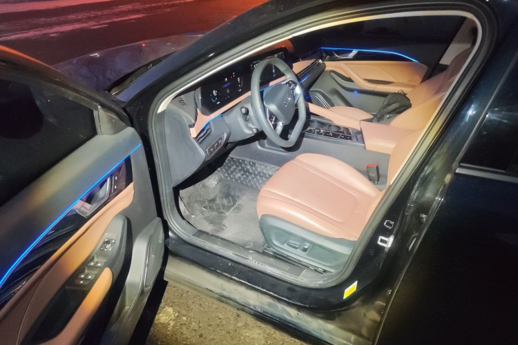 奔腾B70 2024款 龙腾版 1.5T 领创型中控内饰7003