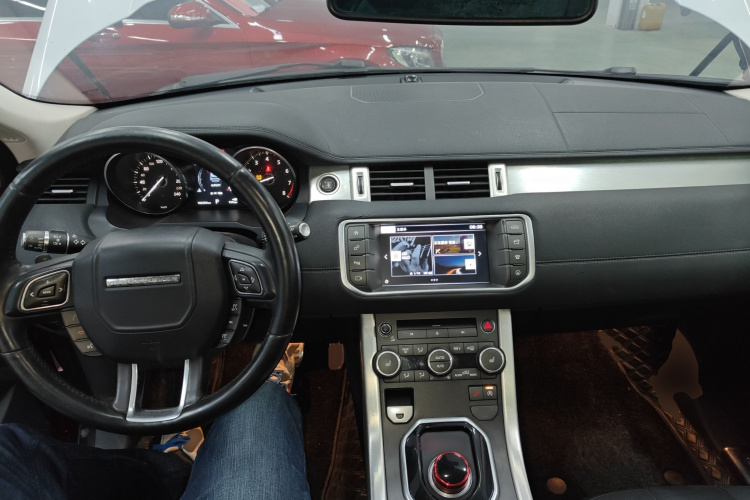 路虎 揽胜极光 2016款 2.0T SE PLUS 智享版中控内饰12