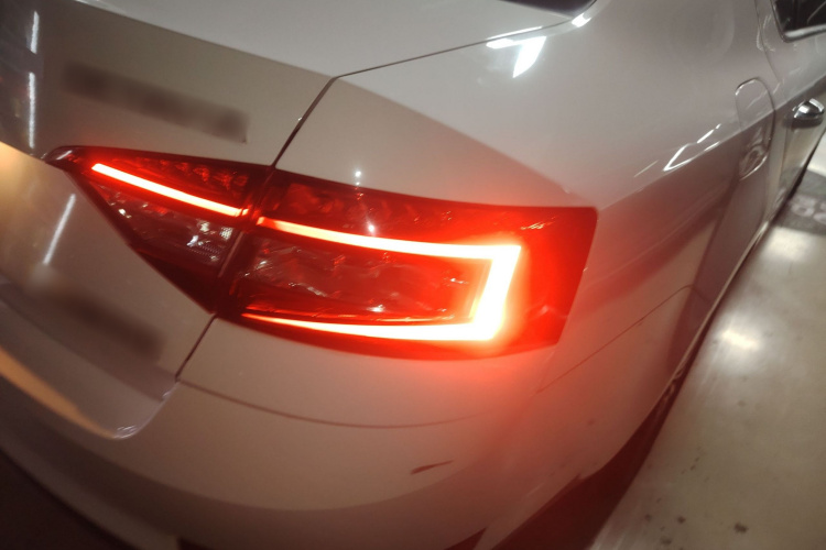 斯柯达 明锐 2018款 1.6L 自动豪华版车身外观6006