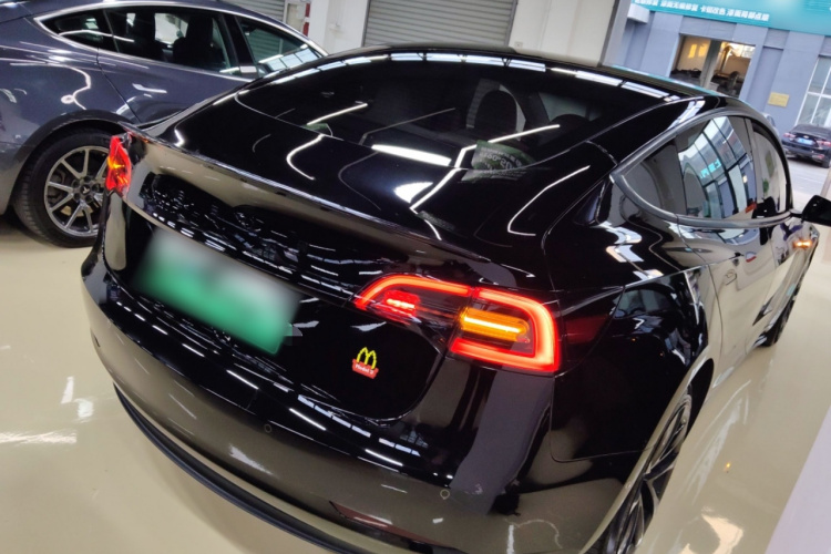 特斯拉 Model 3 2022款 后轮驱动版车身外观7