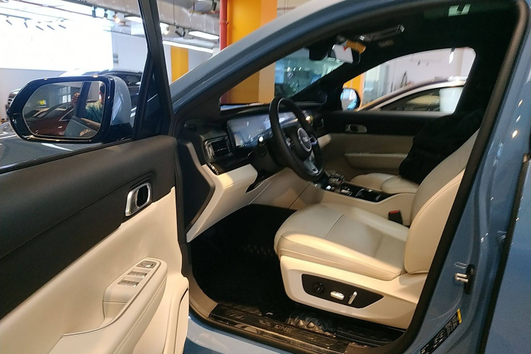 理想汽车 理想ONE 2021款 增程6座版中控内饰7003