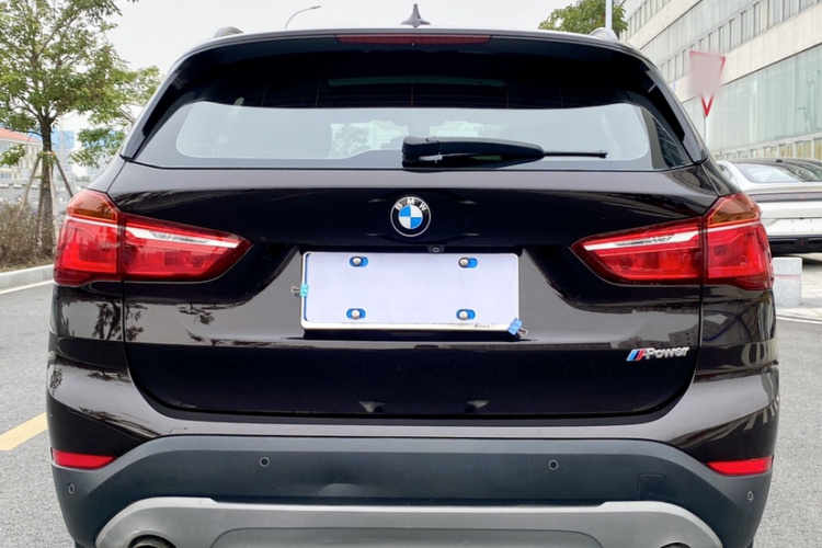 宝马X1 2016款 sDrive18Li 尊享型车身外观6011