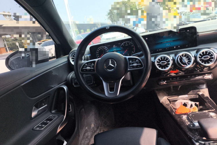 奔驰A级 2022款 改款 A 200 L 运动轿车动感型中控内饰13