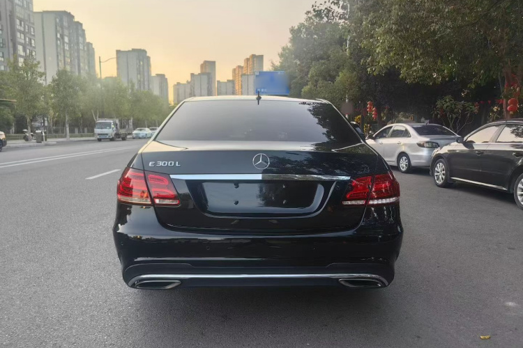 奔驰E级 2014款 改款 E 260 L 运动型车身外观6005