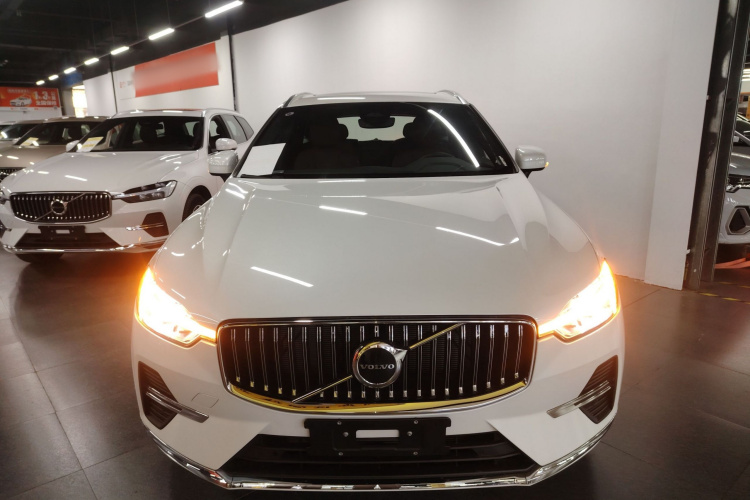 沃尔沃XC60 2025款 B5 四驱智远豪华版车身外观2