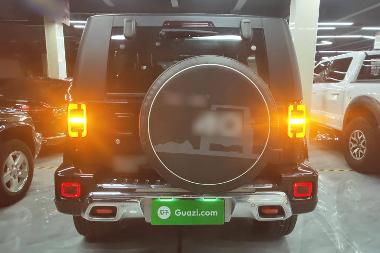 北京BJ40 2020款 2.0T 自动四驱城市猎人版至尊型车身外观6