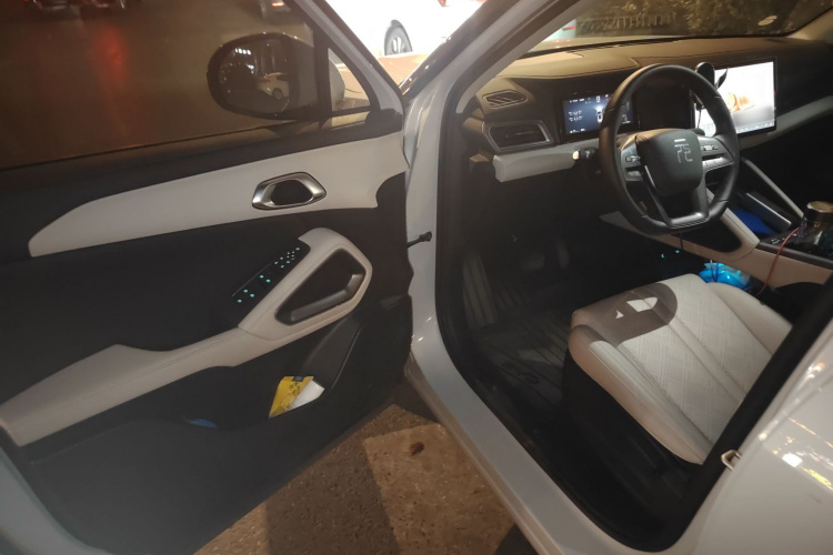 比亚迪 元UP 2025款 智驾版 401KM 活力版中控内饰20