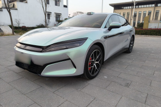 比亚迪 汉L 2025款 DM-p 四驱激光雷达旗舰型