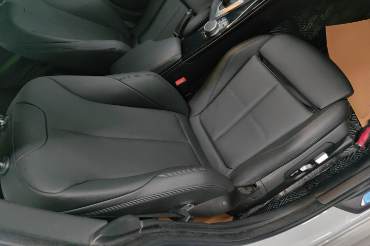 宝马3系GT 2019款 320i M运动套装局部细节41