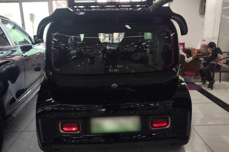 宝骏KiWi EV 2022款 艺术家轻享版 磷酸铁锂车身外观6