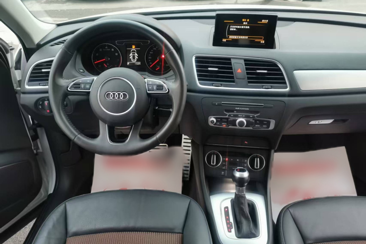奥迪Q3 2018款 35 TFSI 时尚型典藏版中控内饰7001