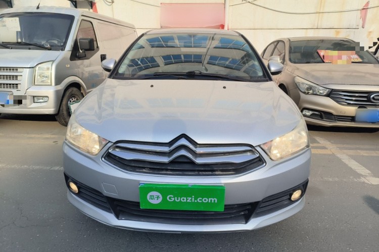 雪铁龙 世嘉 2013款 三厢 1.6L 手动品尚型车身外观2