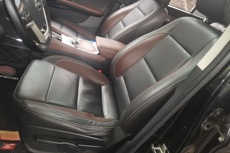 SWM斯威汽车 SWM斯威X7 2017款 1.5T 自动智享型 7座中控内饰19