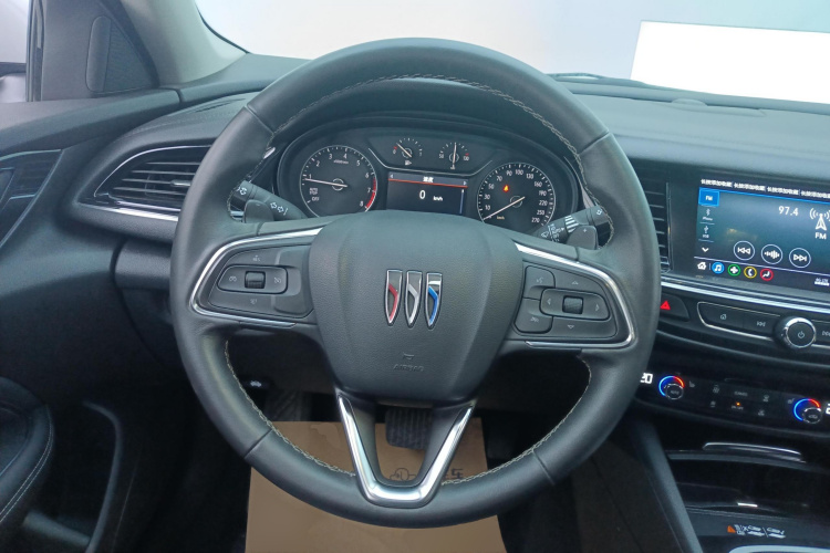 别克 君威 2024款 25T 超享版中控内饰13