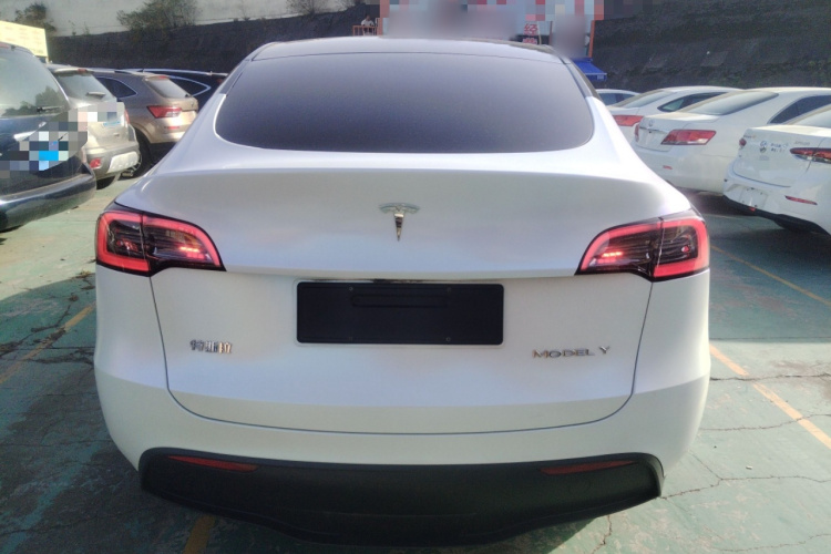 特斯拉 Model Y 2022款 改款 后轮驱动版车身外观6