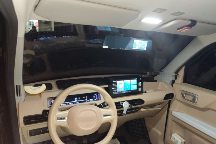 吉利银河 2024款 200km 熊猫卡丁中控内饰22