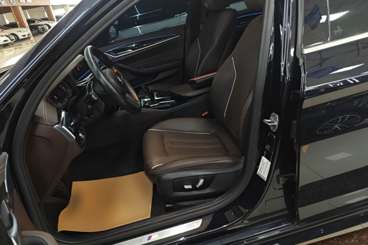 宝马5系 2022款 改款 525Li M运动套装中控内饰19