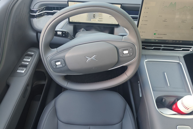 小鹏G6 2025款 625 长续航 Max 科技版中控内饰13